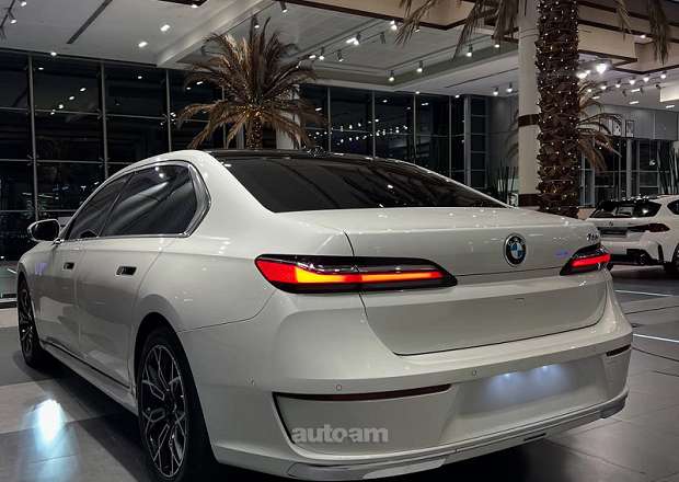 BMW 740