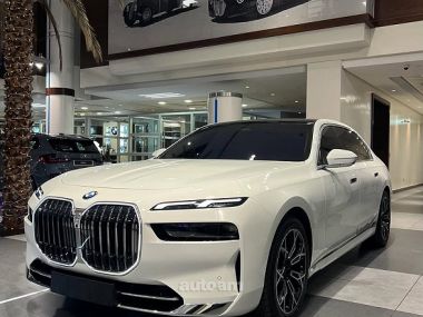 BMW 740  2023 