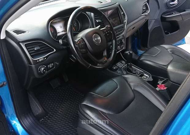 Jeep Cherokee 2018 — լուսանկար 11