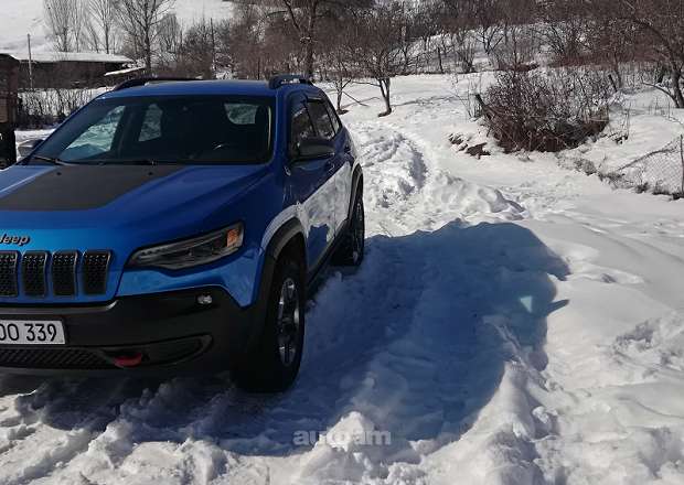 Jeep Cherokee 2018 — լուսանկար 4