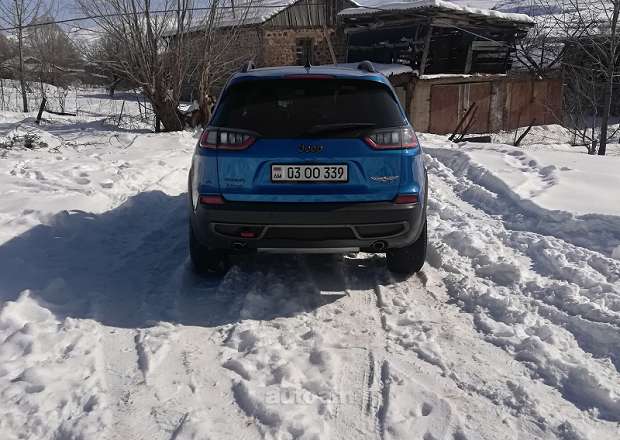 Jeep Cherokee 2018 — լուսանկար 5
