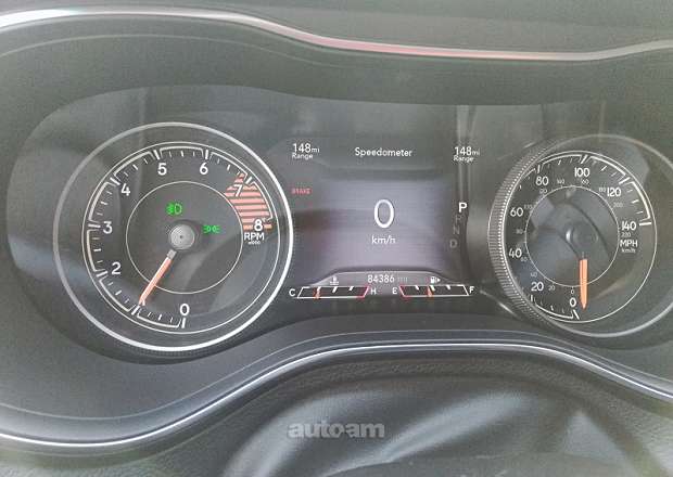 Jeep Cherokee 2018 — լուսանկար 12