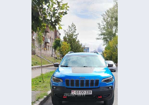 Jeep Cherokee 2018 — լուսանկար 2