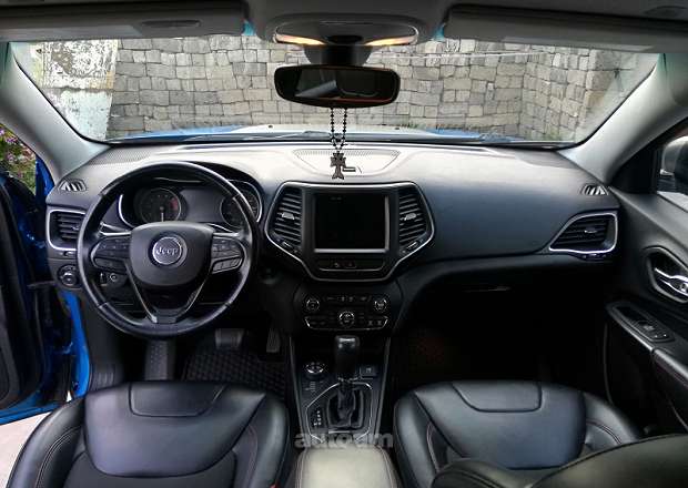 Jeep Cherokee 2018 — լուսանկար 8