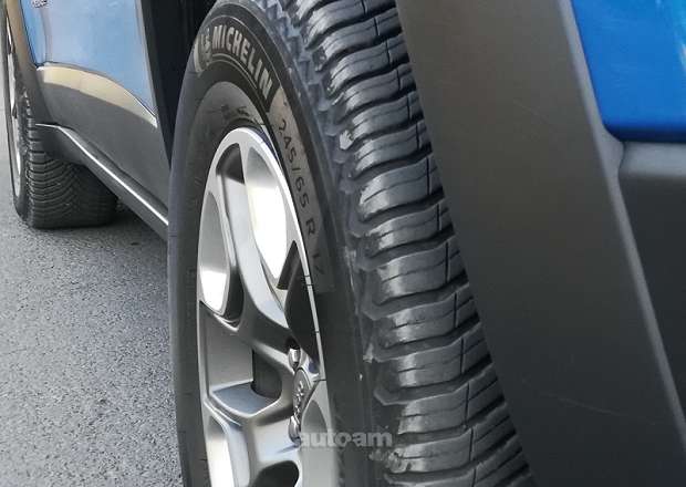 Jeep Cherokee 2018 — լուսանկար 15