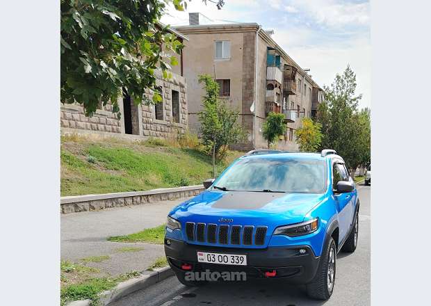 Jeep Cherokee 2018 — լուսանկար 1