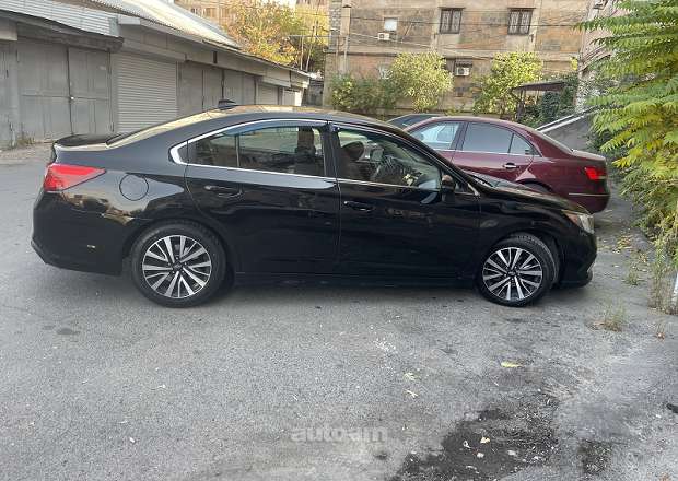 Subaru Legacy 2018 — photo 14