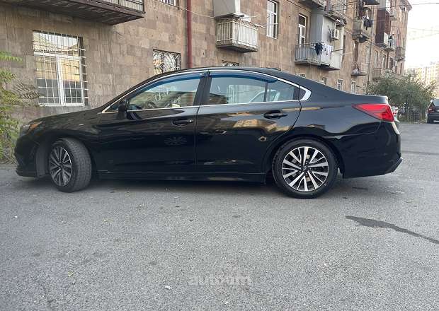 Subaru Legacy 2018 — photo 10