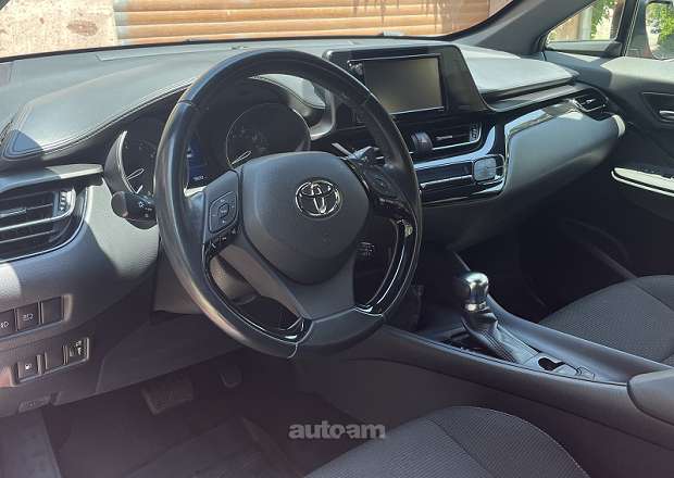 Toyota C-HR 2018 — լուսանկար 9