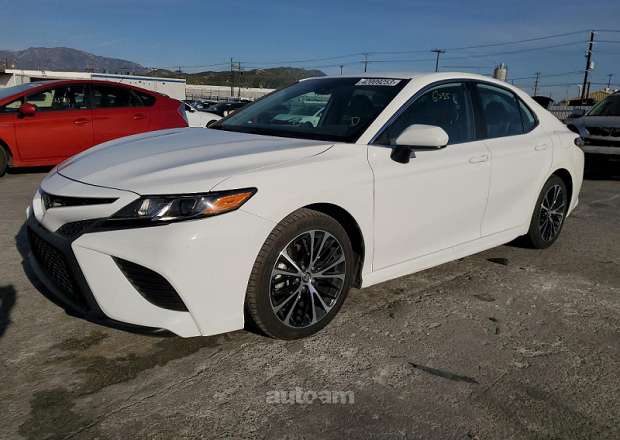 Toyota Camry 2020 — լուսանկար 12