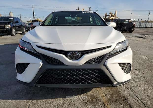 Toyota Camry 2020 — լուսանկար 11