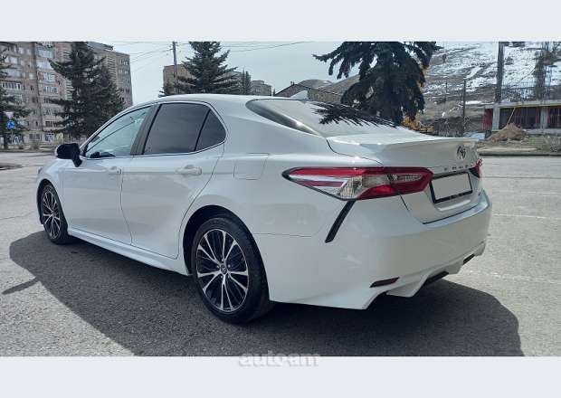 Toyota Camry 2020 — լուսանկար 3