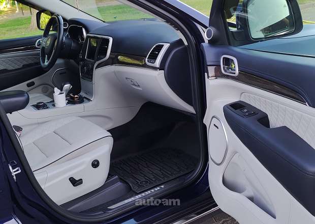 Jeep Grand Cherokee 2018 — լուսանկար 15