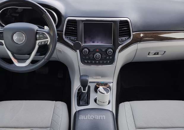 Jeep Grand Cherokee 2018 — լուսանկար 7