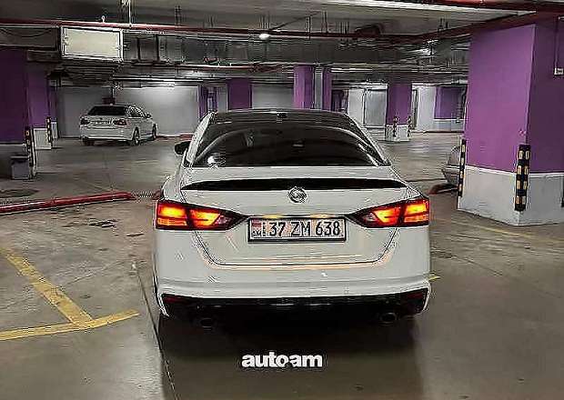 Nissan Altima