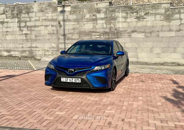 Toyota Camry 2020 — фото 1