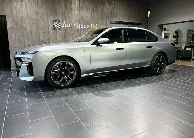 BMW i7