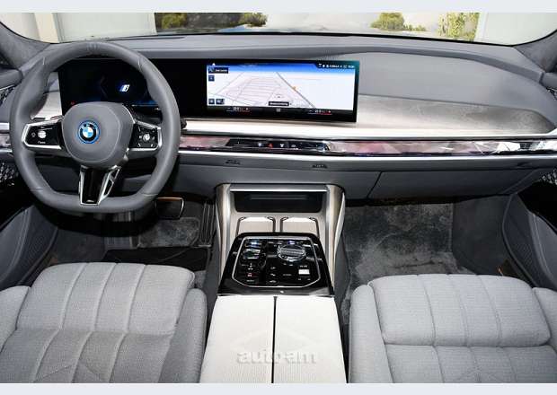 BMW i7