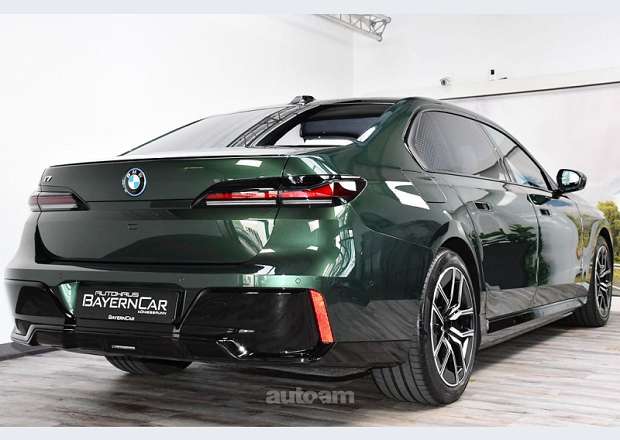 BMW i7