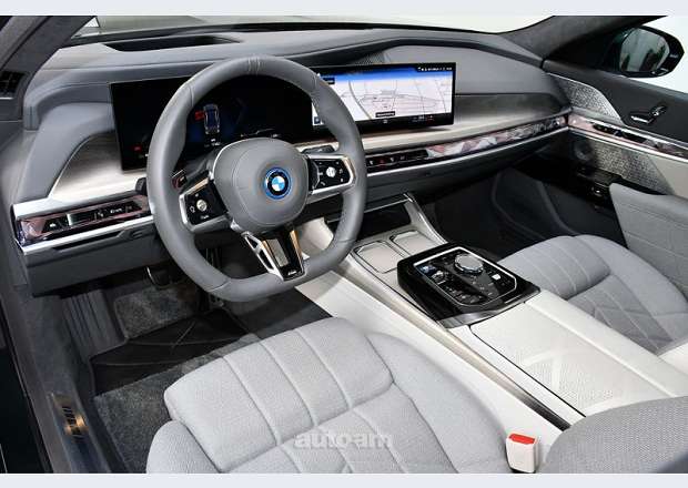 BMW i7