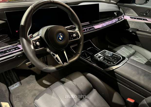 BMW i7