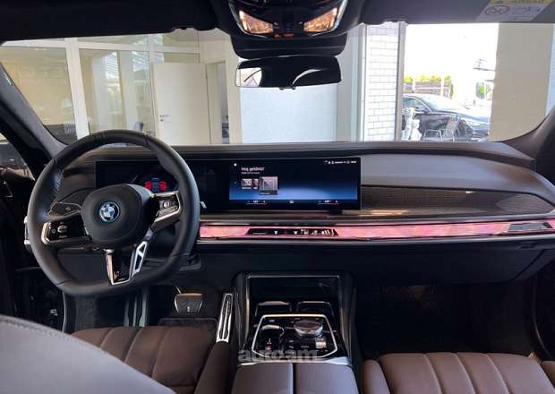 BMW i7