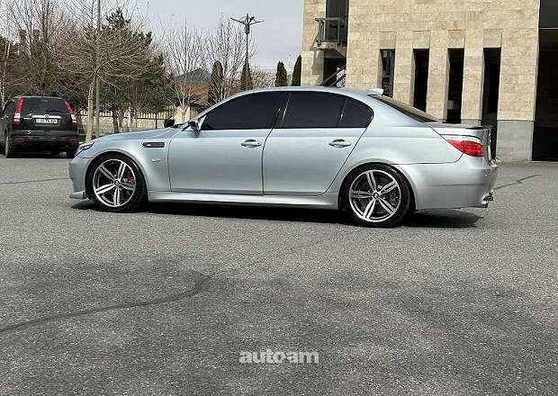 BMW M5 2006 — լուսանկար 11