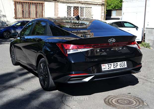 Hyundai Elantra 2021 — լուսանկար 15