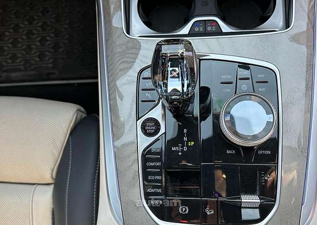 BMW X7 2021 — լուսանկար 8