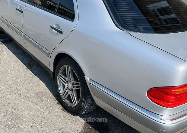 Mercedes-Benz E 230 1996 — photo 4