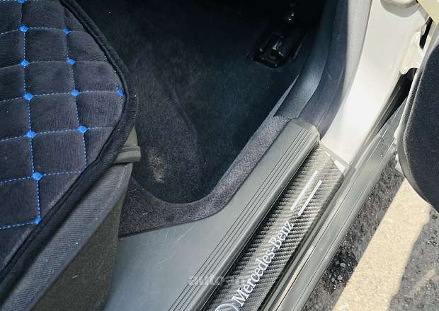 Mercedes-Benz E 230 1996 — photo 9
