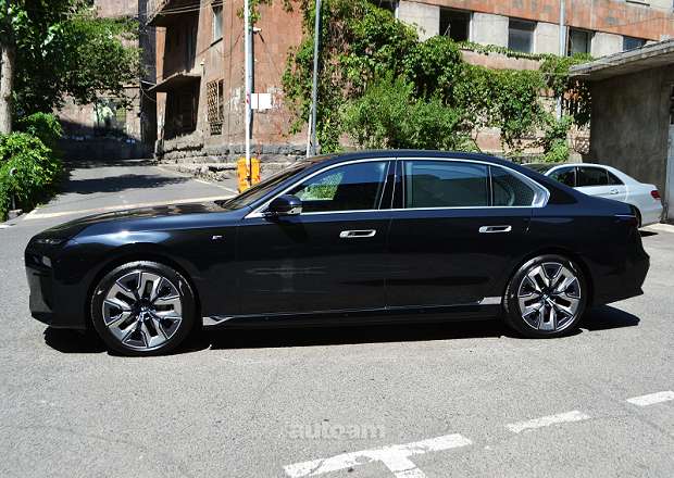 BMW i7