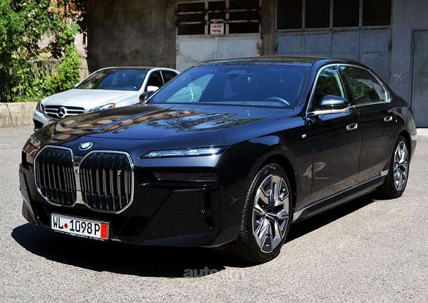 BMW i7