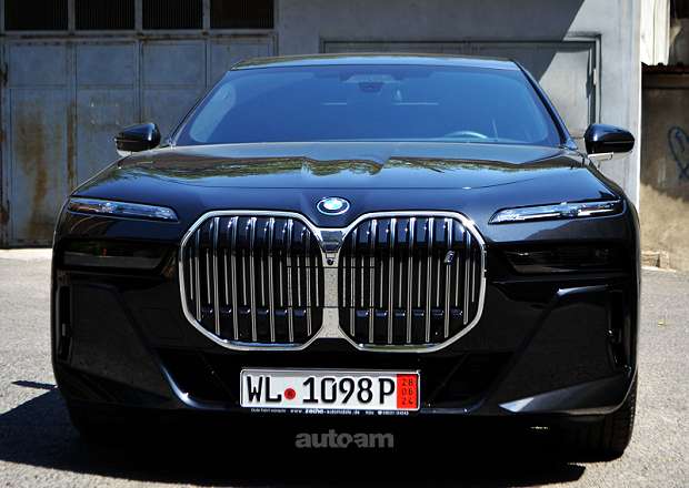 BMW i7