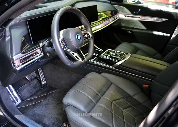 BMW i7
