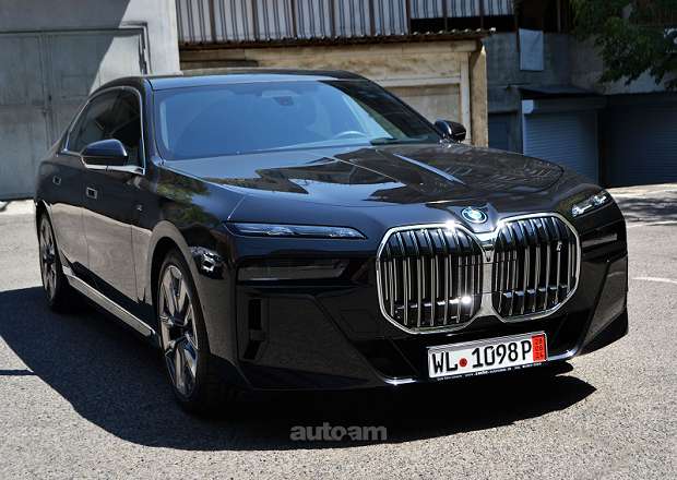 BMW i7