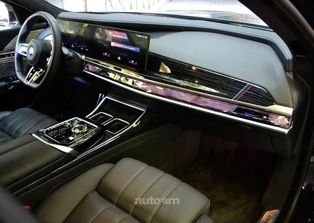 BMW i7