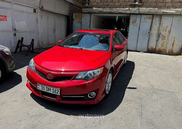Toyota Camry 2013 — լուսանկար 1