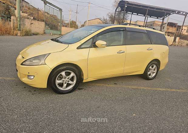 Mitsubishi Grandis 2004 — լուսանկար 1