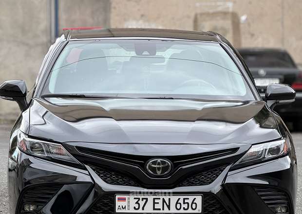 Toyota Camry 2019 — фото 1