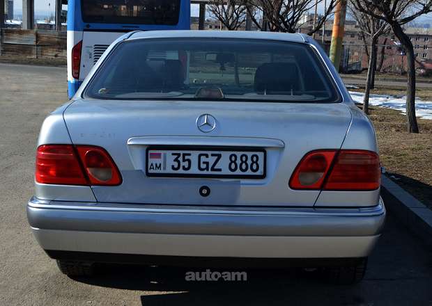 Mercedes-Benz E 320 1995 — photo 14