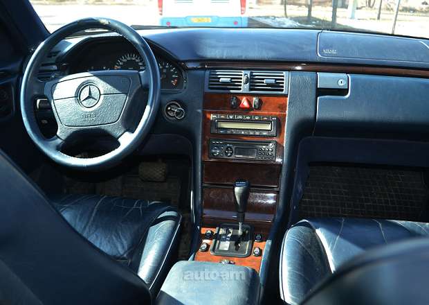Mercedes-Benz E 320 1995 — photo 7