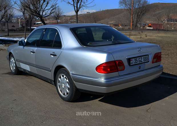 Mercedes-Benz E 320 1995 — photo 13