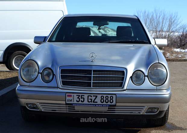 Mercedes-Benz E 320 1995 — photo 1