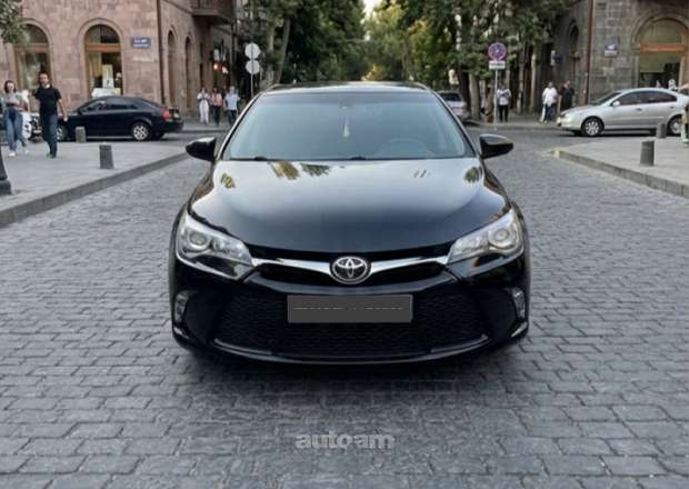 Toyota Camry 2015 — photo 1