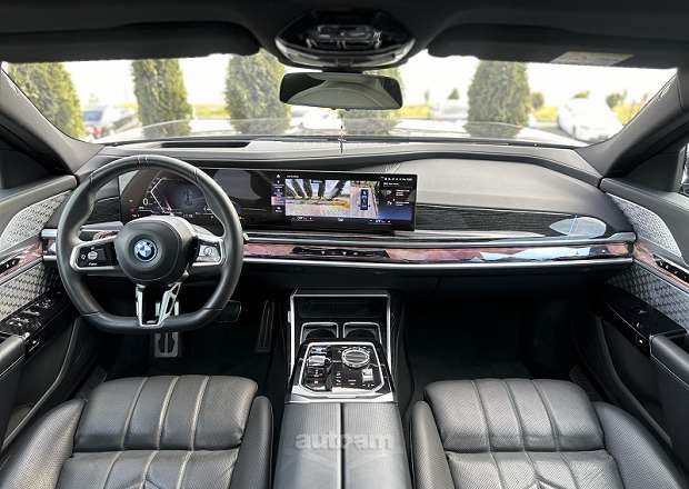 BMW i7