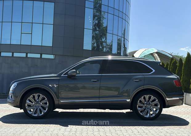 Bentley Bentayga 2016 — լուսանկար 14