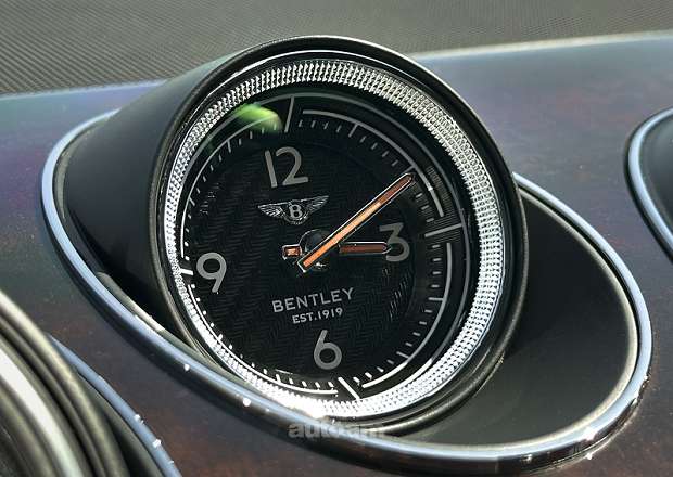 Bentley Bentayga 2016 — լուսանկար 12