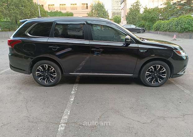 Mitsubishi Outlander PHEV 2018 — լուսանկար 7