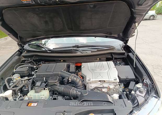 Mitsubishi Outlander PHEV 2018 — լուսանկար 11